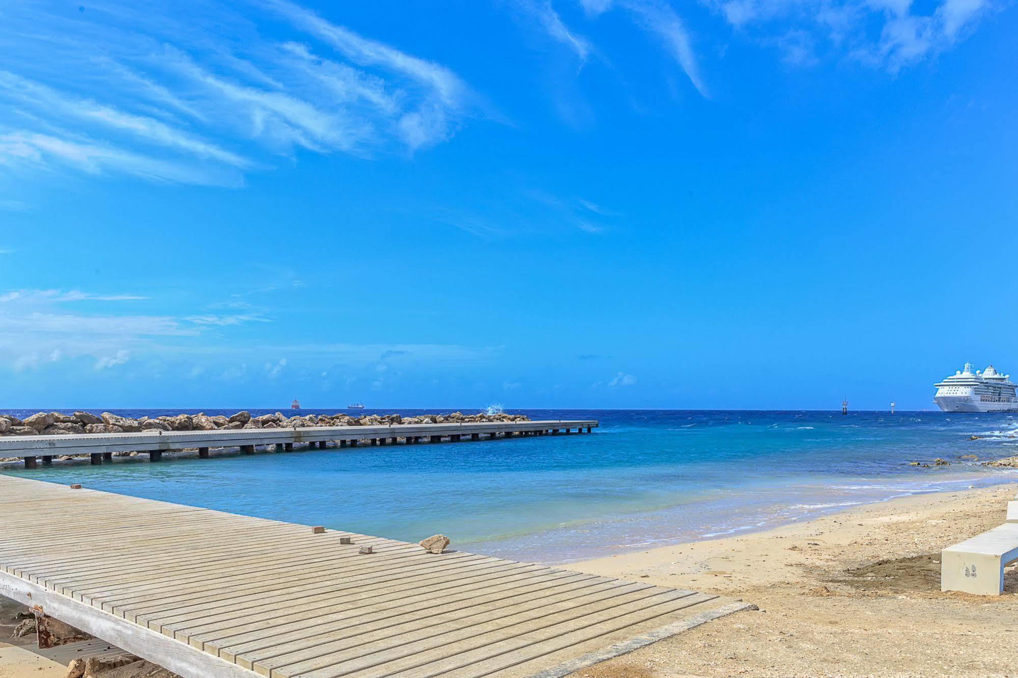 City Suites & Beach Hotel Willemstad Exterior photo