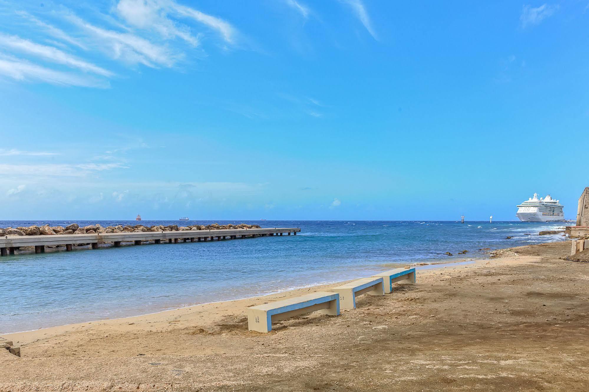 City Suites & Beach Hotel Willemstad Exterior photo